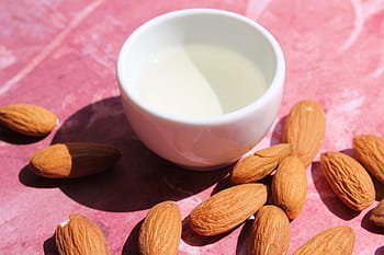 فوائد زيت اللوز الحلو