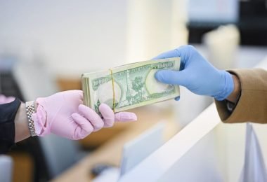 انخفاض الدولار في بورصتي الكفاح والحارثية